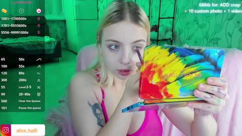 Snapshot of alice_halle chatting on 12.11.24 alice_halle online show from 12.11.24