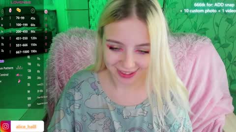 Snapshot of alice_halle chatting on 12.15.24 alice_halle online show from 12.15.24