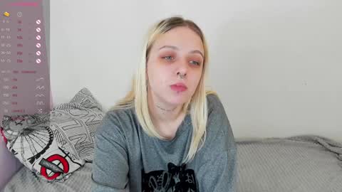 Snapshot of alice_halle chatting on 01.18.25 alice_halle online show from 01.18.25