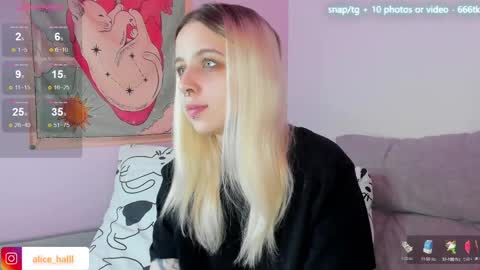 Snapshot of alice_halle chatting on 03.05.25 alice_halle online show from 03.05.25