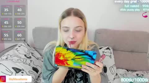 Snapshot of alice_halle chatting on 03.09.25 alice_halle online show from 03.09.25