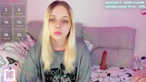 Snapshot of alice_halle chatting on 03.11.25 alice_halle online show from 03.11.25