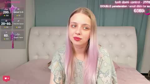Snapshot of alice_halle chatting on 10.16.25 alice_halle online show from 10.16.25