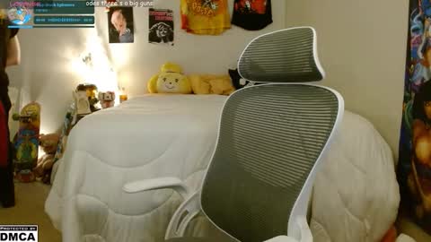 Snapshot of alice_hatchette chatting on 11.18.25 Alice Hatchette online show from 11.18.25