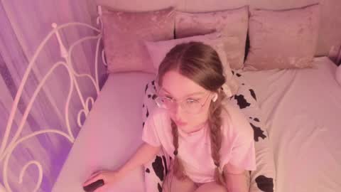 Snapshot of alice_kinky_girl chatting on 02.12.25 Alice online show from 02.12.25