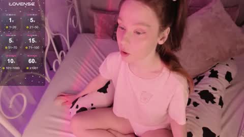 Snapshot of alice_kinky_girl chatting on 03.24.26 Alice online show from 03.24.26