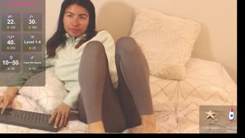 Snapshot of alice_middle01 chatting on 11.13.25 Alice online show from 11.13.25