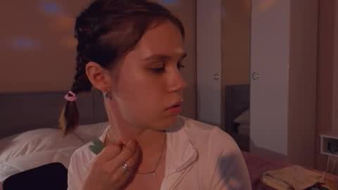 Snapshot of alice_miiiller chatting on 09.12.25 Alice online show from 09.12.25