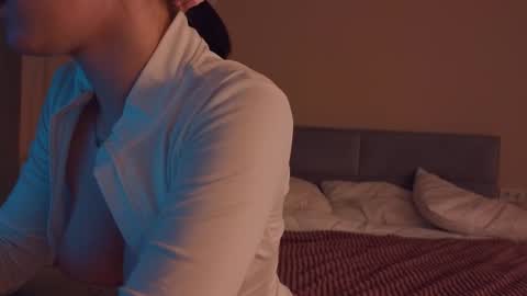 Snapshot of alice_miiiller chatting on 09.14.25 Alice online show from 09.14.25