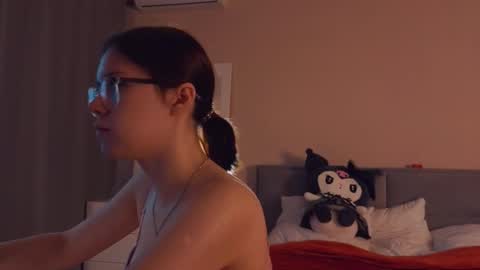 Snapshot of alice_miiiller chatting on 09.19.25 Alice online show from 09.19.25