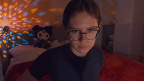 Snapshot of alice_miiiller chatting on 09.21.25 Alice online show from 09.21.25