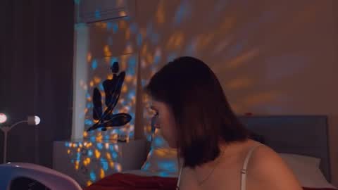 Snapshot of alice_miiiller chatting on 09.24.25 Alice online show from 09.24.25