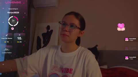 Snapshot of alice_miiiller chatting on 10.02.25 Alice online show from 10.02.25