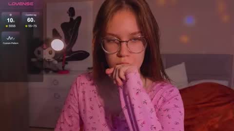 Snapshot of alice_miiiller chatting on 10.13.25 Alice online show from 10.13.25