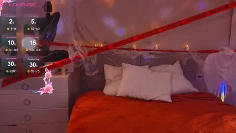 Snapshot of alice_miiiller chatting on 10.26.25 Alice online show from 10.26.25