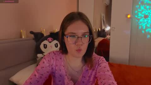 Snapshot of alice_miiiller chatting on 11.16.25 Alice online show from 11.16.25