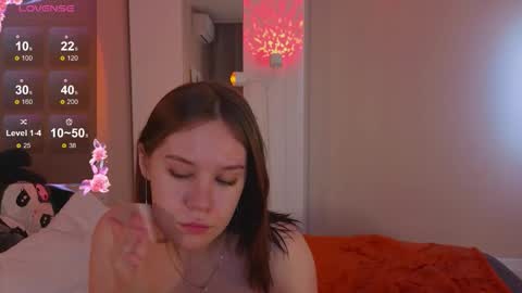 Snapshot of alice_miiiller chatting on 11.18.25 Alice online show from 11.18.25