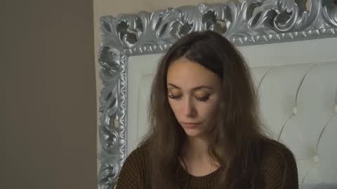 Snapshot of alice_munro chatting on 10.10.25 AliceMunro online show from 10.10.25