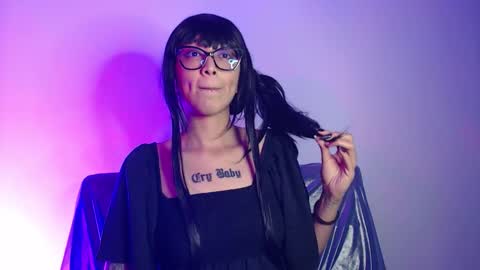 Snapshot of alice_phantom chatting on 12.23.25 online show from 12.23.25