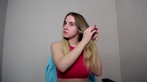 Snapshot of alice_rays_ chatting on 11.23.25 Alice online show from 11.23.25