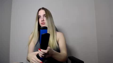 Snapshot of alice_rays_ chatting on 12.16.25 Alice online show from 12.16.25