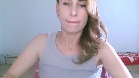 Snapshot of alice_sewx chatting on 09.16.25 Alice Sewx online show from 09.16.25