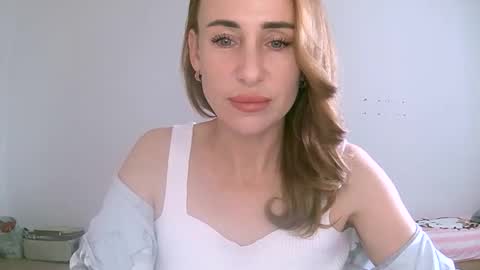 Snapshot of alice_sewx chatting on 09.18.25 Alice Sewx online show from 09.18.25