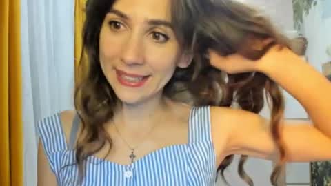 Snapshot of alice_sincere chatting on 07.22.26 Alice Love you all online show from 07.22.26