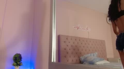 Snapshot of alice_sofia chatting on 11.14.25 Sofia online show from 11.14.25