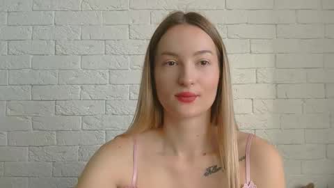 Snapshot of alice_sweet_01 chatting on 11.19.25 Alice online show from 11.19.25