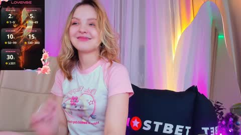 Snapshot of alice_tucci chatting on 12.14.24 Alice online show from 12.14.24