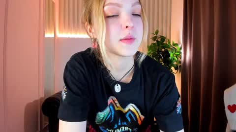 Snapshot of alice_tucci chatting on 01.14.25 Alice online show from 01.14.25