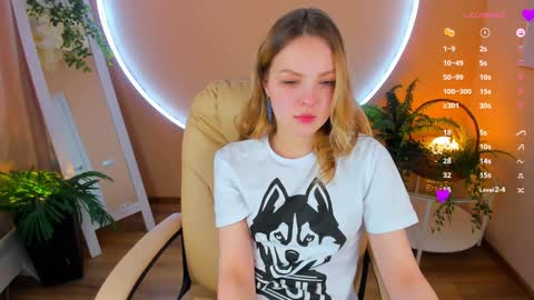 Snapshot of alice_tucci chatting on 02.05.25 Alice online show from 02.05.25