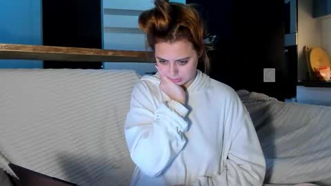 Snapshot of alice_wander chatting on 11.05.25 Alice online show from 11.05.25