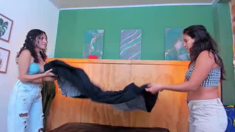 Snapshot of aliceandsia chatting on 11.08.25 Alice and Asia online show from 11.08.25