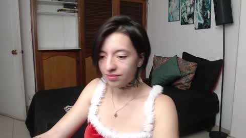 alicee_logan_ online show from 12.21.25