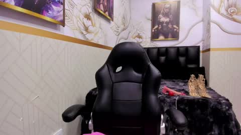 Snapshot of alicee_mature chatting on 05.08.26 alicee online show from 05.08.26