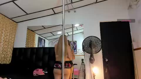 Snapshot of alicee_mature chatting on 06.11.26 alicee online show from 06.11.26