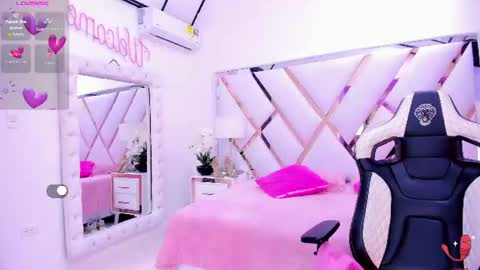 Snapshot of alicee_mature chatting on 06.12.26 alicee online show from 06.12.26