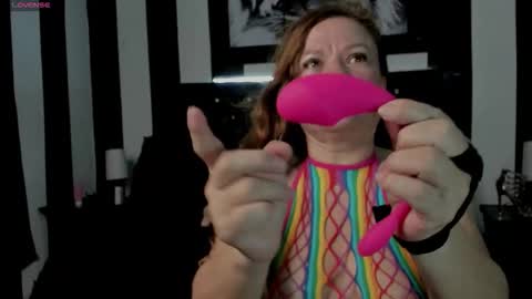 Snapshot of alicee_mature4 chatting on 09.22.25 alicee_mature4 online show from 09.22.25