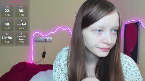 Snapshot of alicehariss chatting on 10.21.25 Alie online show from 10.21.25