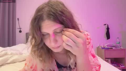 Snapshot of alicepinkhead chatting on 12.05.25 AlicePinkhead online show from 12.05.25