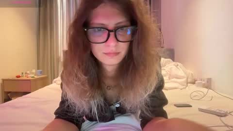 AlicePinkhead online show from 04.17.26