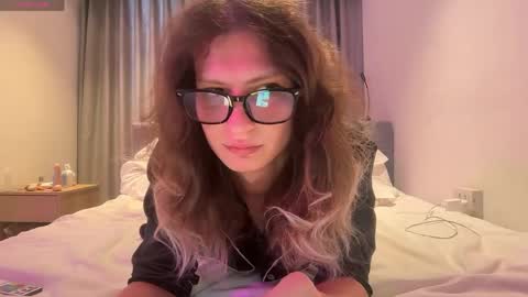 AlicePinkhead online show from 04.23.26