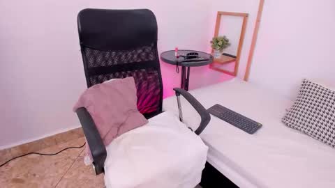 Snapshot of alicesweet10 chatting on 11.23.25 Alice online show from 11.23.25