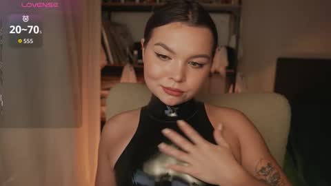 Snapshot of alicesweetlove chatting on 09.22.25 Alice online show from 09.22.25