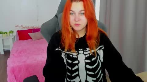 Snapshot of alicewinchesterr chatting on 10.17.25 Alice online show from 10.17.25