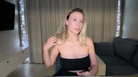 Snapshot of alicewonders_ chatting on 12.05.24 Alice online show from 12.05.24