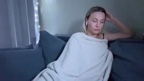 Snapshot of alicewonders_ chatting on 12.13.24 Alice online show from 12.13.24