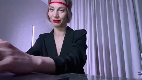 Snapshot of alicewonders_ chatting on 12.23.24 Alice online show from 12.23.24